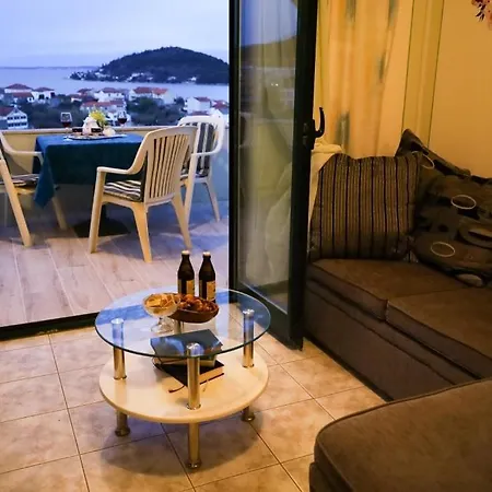 In With Sea View, Balcony, Air Conditioning, Wi-fi Apartman