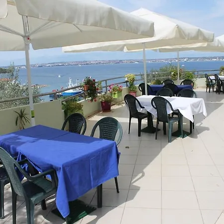 Apartman In With Sea View, Balcony, Air Conditioning, Wi-fi