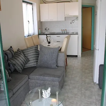 Apartment In With Sea View, Balcony, Air Conditioning, Wi-fi