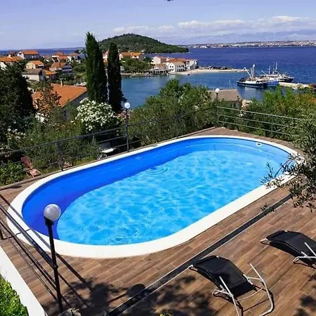 Apartment In With Sea View, Balcony, Air Conditioning, Wi-fi
