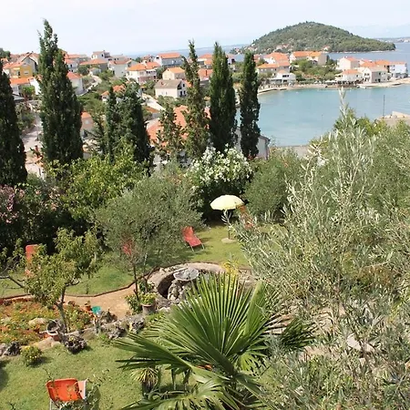 Apartment In With Sea View, Balcony, Air Conditioning, Wi-fi